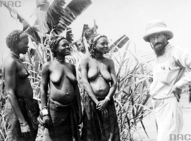 Kazimierz-Nowak-w-towarzystwie-młodych-tubylczyń