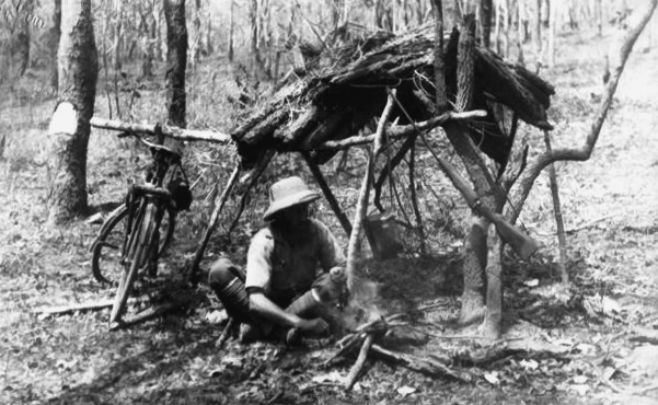 Kazimierz_Nowak_cooking_at_his_free_time_in_Africa