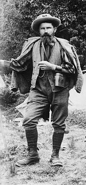 800px-Mountaineers_in_the_Tasman_Valley_cr