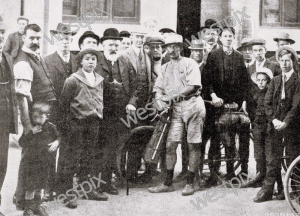 twa-0004394-FRANCIS-BIRTLES-OVERLAND-CYCLIST-PHOTOGRAPHED-IN (1)